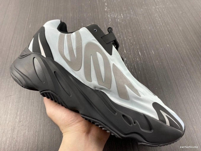 Blue GZ0711 MNVN 700 Yeezy Adidas Boost Tint 0709
